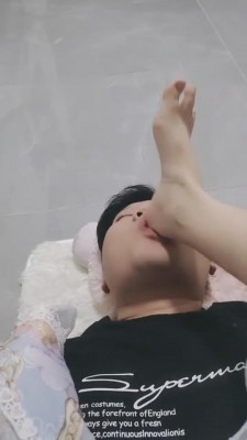 【微希】萝莉S白丝全体重踩踏坐脸窒息【完整版】 bf9311