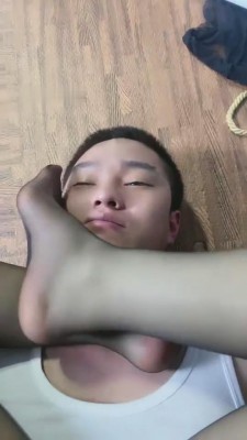 【川野尤娜】全体重踩狗/耳光/踩脸 bf9765