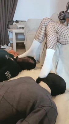 【飞扬女王】白棉袜踩踏双狗 bf9976