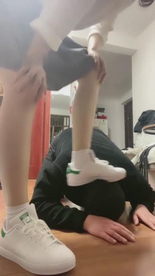 【薇薇】学生S体育课后原味调狗 bf8031