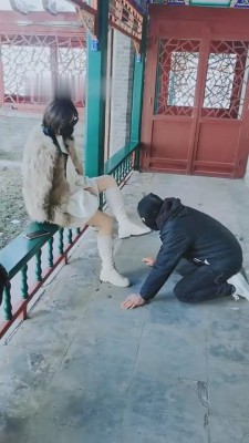 【语晴】户外景点调教恋足狗 bf8185