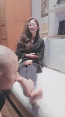 【女王菲主】拖鞋耳光闻脚 bf8946