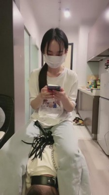 【子衿大大】口吞主人袜子/圣水/骑马/舔脚/强制耳光 bf8708