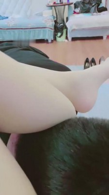 【薇薇】和一只小可爱一起舔脚【双视角版】 bf8632