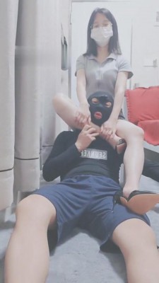 【灵竹】虐待体育狗-严厉温柔并存-舔鞋-腿绞 bf9007