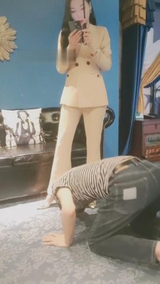 【冷心】坐脸/舔裸足/鞭打/滴蜡 bf8781