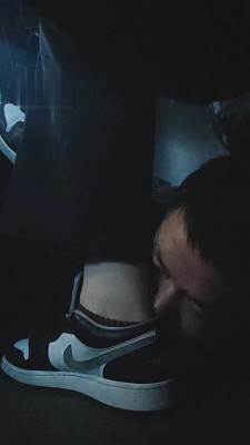 【文文文】KTV素人小姐姐脚下狗 bf10044