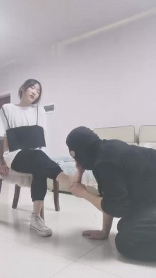 【文文大人】深夜调教猥琐外卖员 bf90091