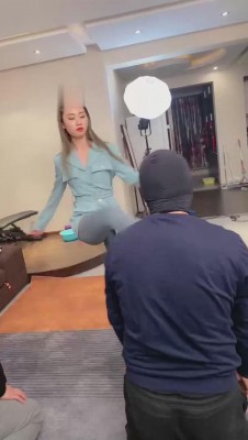 【二宝】运动鞋白袜女神超暴力踢踹 bf10034