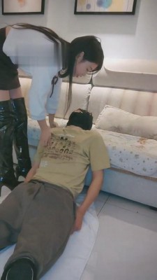 【夕微】白领下班后羞辱抖M下属 bf5863