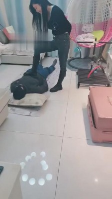 【夕微】御姐模特全体重跳踩/耳光 bf5885