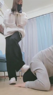 【妮蔻】小白鞋碾压脚下奴/腿绞/舔鞋 bf6029