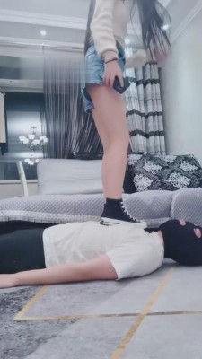 【猫神大人】基础踩踏舔脚恋足 bf6556