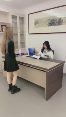 【哆哆】办公室剧情-老板沦落下属和秘书的擦鞋器 bf6653