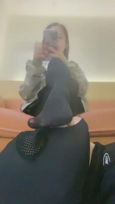 【甜依】骚东西又想主人脚了 bf6348