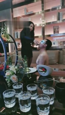 【成都六姐】精彩!三姐妹KTV玩狗 bf6492