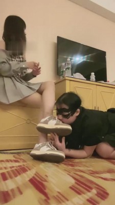 【路子鸭】休闲鞋白棉袜羞辱母狗 bf6501