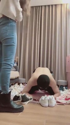 【诗诗】双胞胎S-马丁靴重度踢裆+牛仔裤坐脸 bf6500