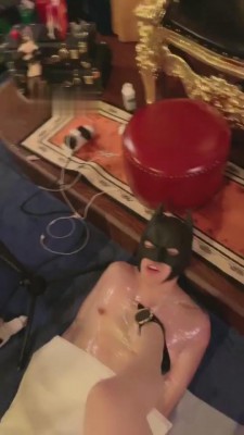 【晨晨】边直播边羞辱脚下贱奴才 bf7045