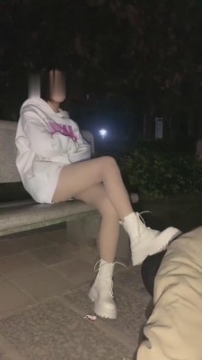 【甜甜】户外花园遛狗（路人偷拍） bf7176