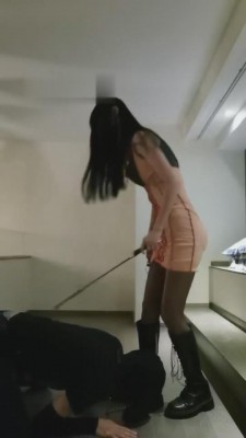 【上海潮汐】凶狠调教-踢裆踩踏马鞭 bf7230