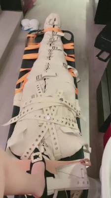 【月影儿】高强度木乃伊无感剥夺禁锢窒息坐脸踩踏 bf7311