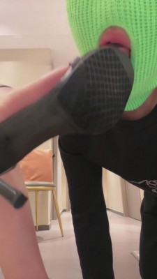 【禾末】网红模特白棉袜戏耍家奴 bf9177