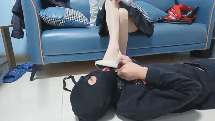 【江门雯雯女王陛下】高跟肉丝羞辱脚下狗 bf9188