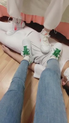 【罗宾】素人小姐姐第一次踩狗 bf7280