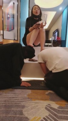 【乐爷】sm酒店过年调二狗生活化调教 bf7691