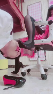 【兔粉粉】御姐范办公室羞辱绿帽狗 bf9193