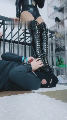 【媚娘】狗笼圈养长靴狠虐 bf7993