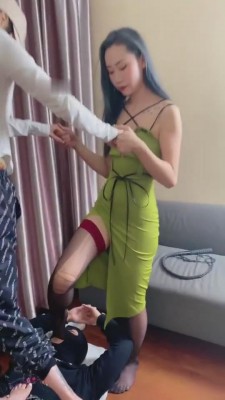 【二宝】超颜素人鞭打长时间骑马踩头深喉 bf9270