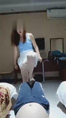 【莉娜】重度踢裆sp耳光圣水窒息 bf3748