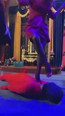 【晨晨cc】推荐-3S调教室群调情侣奴【完整版】 bf3857