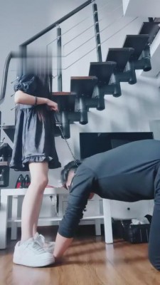 【猫神大人】运动小白鞋全体重踩踏 bf4126