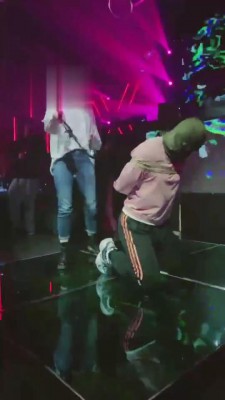 【美离子】推荐-夜店现场公开调-百人围观 bf4385