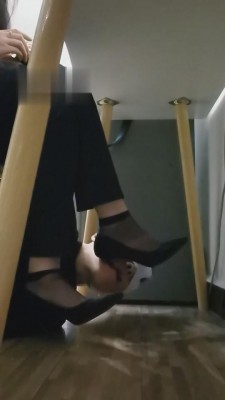 【梵高】求御姐让我闻舔原味臭丝袜【上】 bf4433