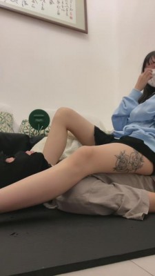 【香菜】坐脸窒息圣水舔厕纸 bf4467