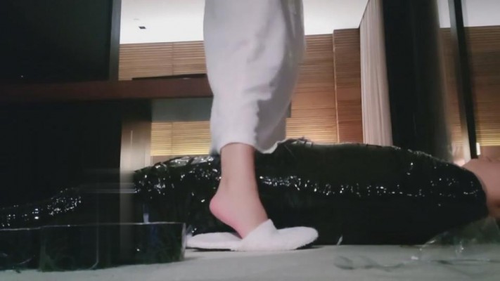 【维妮】萝莉主木乃伊捆绑恋足狗 bf4496