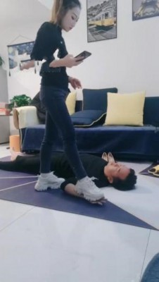 【小贱MT】双女神の残忍虐待 JS400000