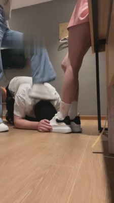 【新人韵姬】首次尝试被舔脚【下】 bf4612