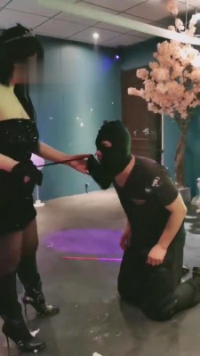 【傲雪】醉酒后酒吧公开处刑贱狗 bf4673