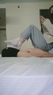 【晨希】坐垫狗奴踩踩狗脸【续集】 bf4690