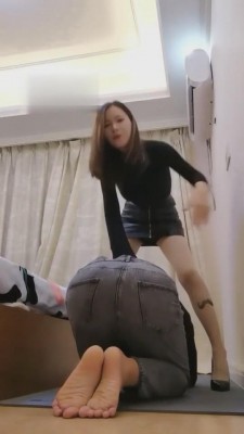 【六六】肉丝高跟虐丑不拉几的狗 bf4779