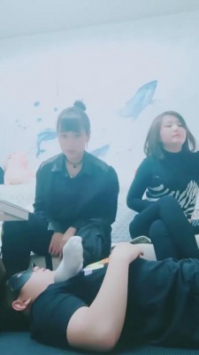 【东营天香百合】双S-精神小妹把男人踩在脚下 bf4938