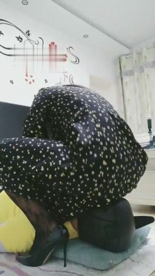 【情侣月儿】绿帽前男友-吃口水咀嚼食物喂食羞辱 bf5012