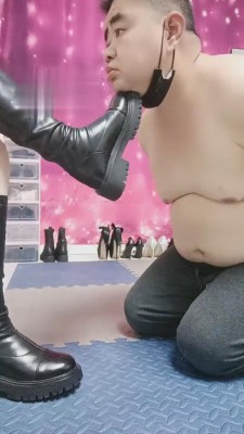 【莜雅】脚下狗服侍 bf4964