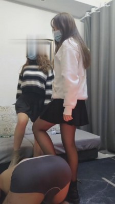 【重庆沫子】双S-辣妹子黑丝短靴踩踏虐待 bf5229