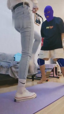 【暴力美学】学生S帆布鞋踢裆窒息 bf5595